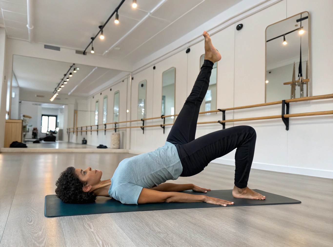 Pilates træning i Polyzenih studio